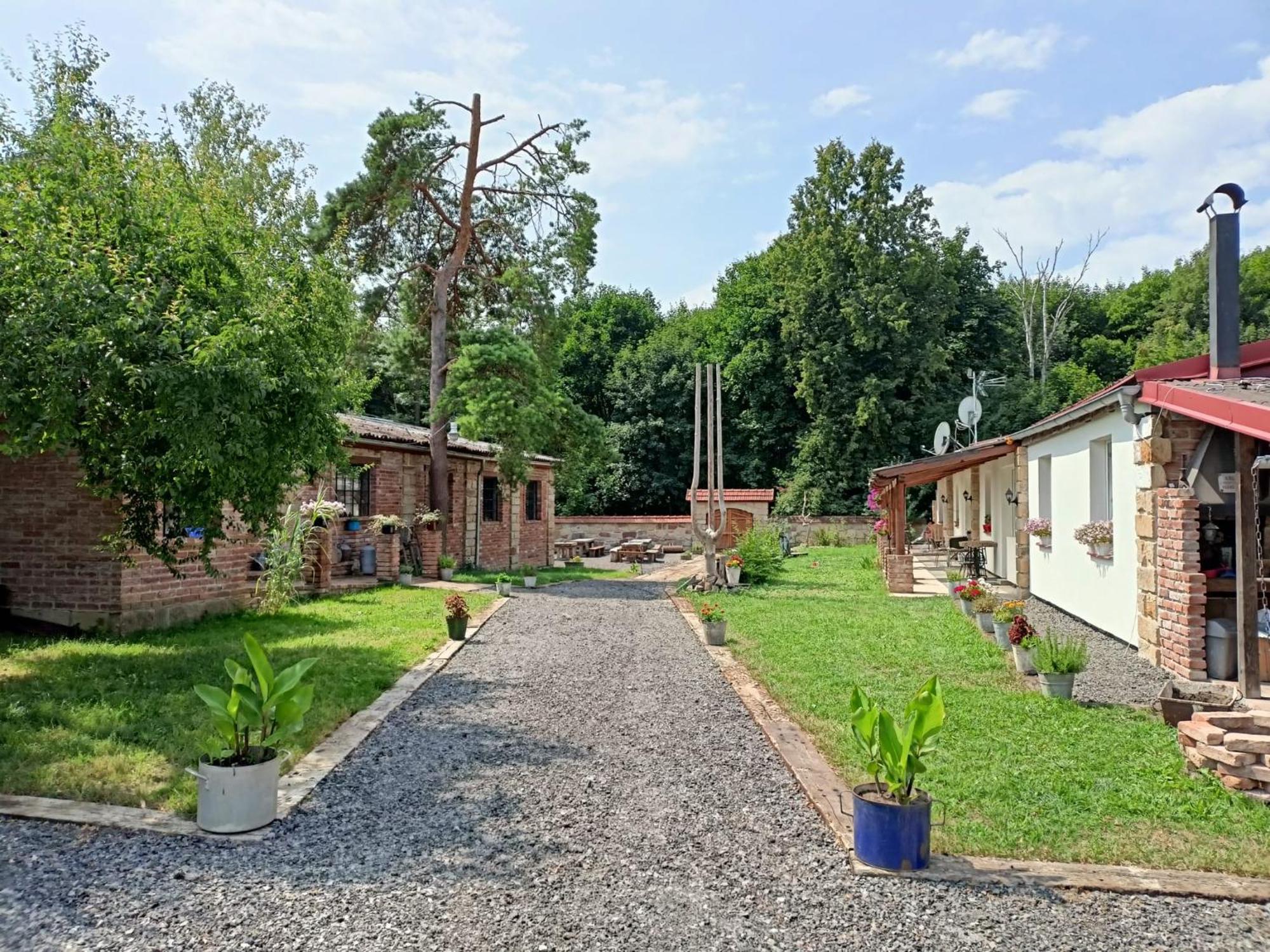 Green Apartments Lustenice Exterior foto